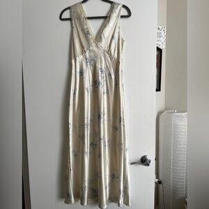 Jones New York Cream and Blue Floral dress with matching robe.